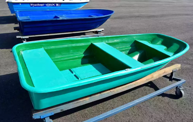 Стеклопластиковая лодка Старт (тримаран) в Анапе