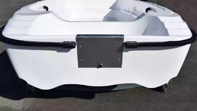 Стеклопластиковая лодка Пингвин (тримаран) в Анапе