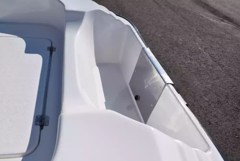 Стеклопластиковая лодка Пингвин (тримаран) в Анапе