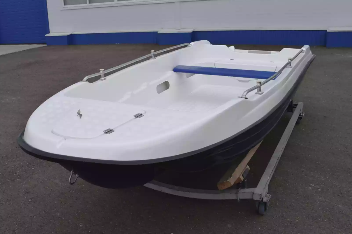 Стеклопластиковая лодка Пингвин New (тримаран) в Анапе