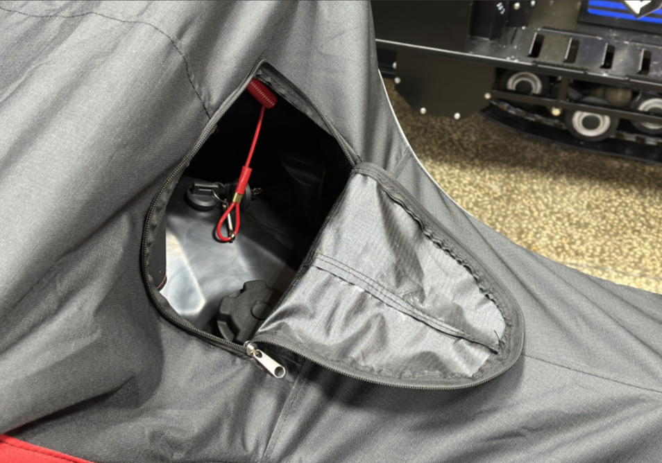 Чехол транспорт. снегохода IKUDZO HUNTER черно-красный Оксфорд ПРЕМИУМ качества с лого IKUDZO в Анапе