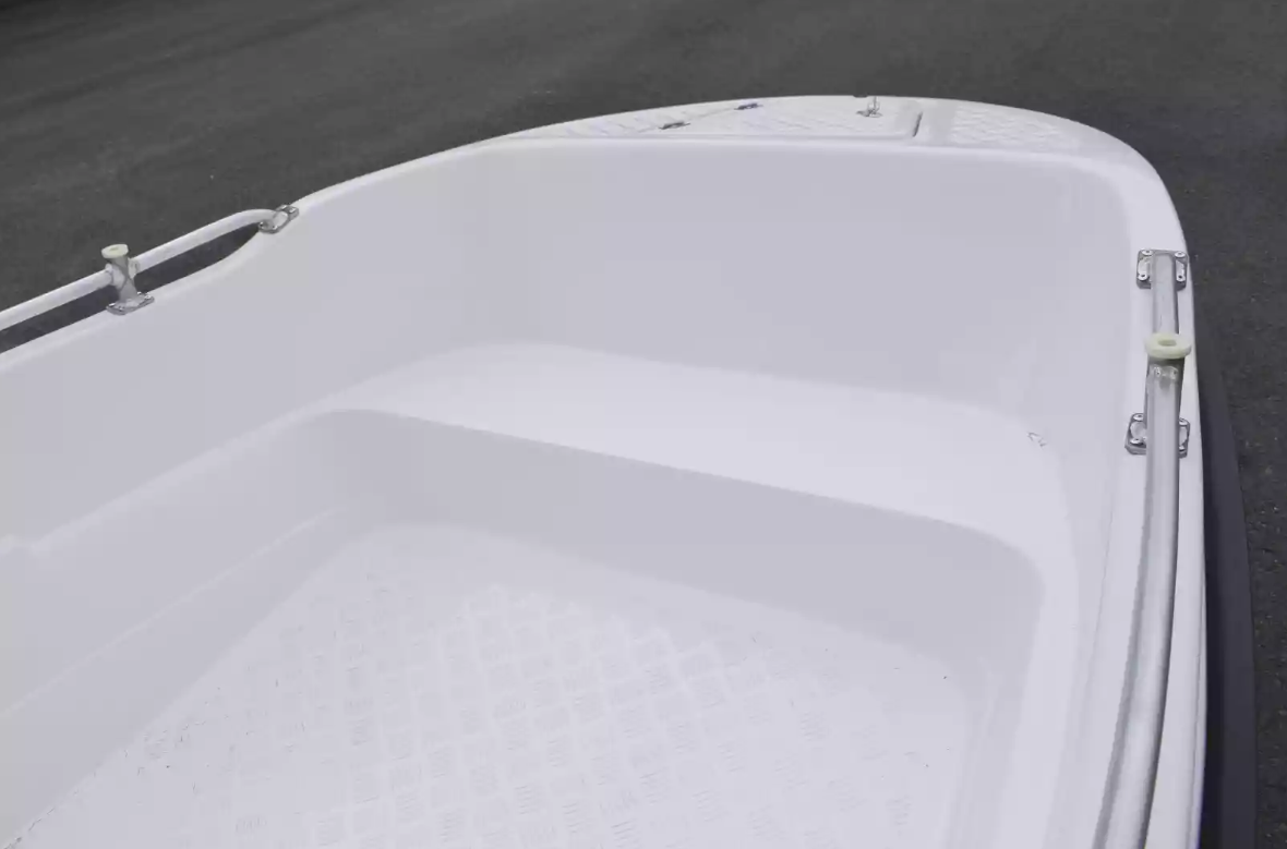 Стеклопластиковая лодка Пингвин New (тримаран) в Анапе