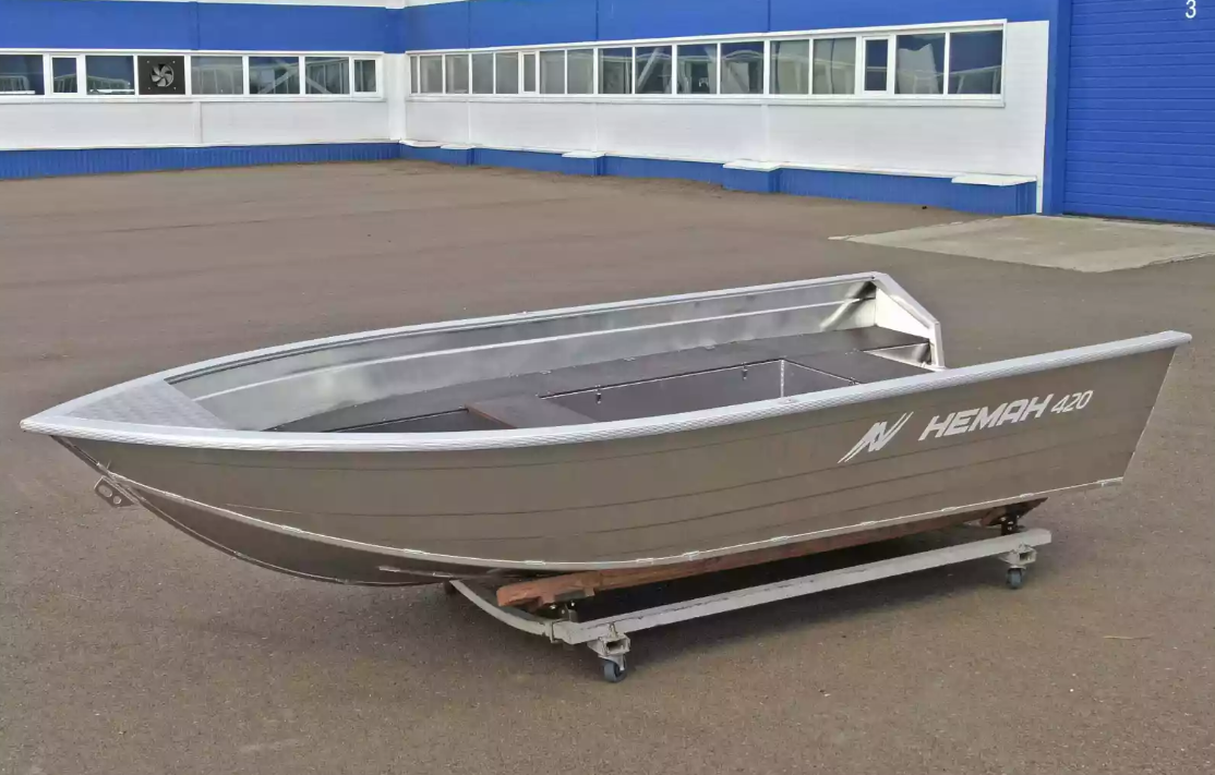 Алюминиевая лодка  Неман-420 в Анапе