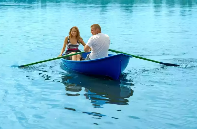 Стеклопластиковая лодка Дельфин в Анапе