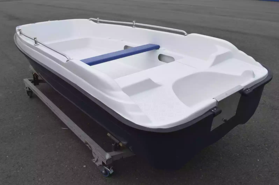 Стеклопластиковая лодка Пингвин New (тримаран) в Анапе