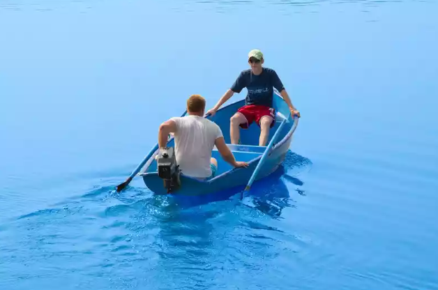 Стеклопластиковая лодка Омуль в Анапе