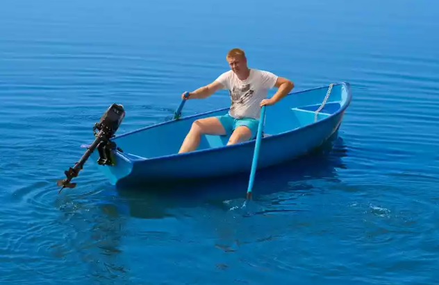 Стеклопластиковая лодка Омуль в Анапе