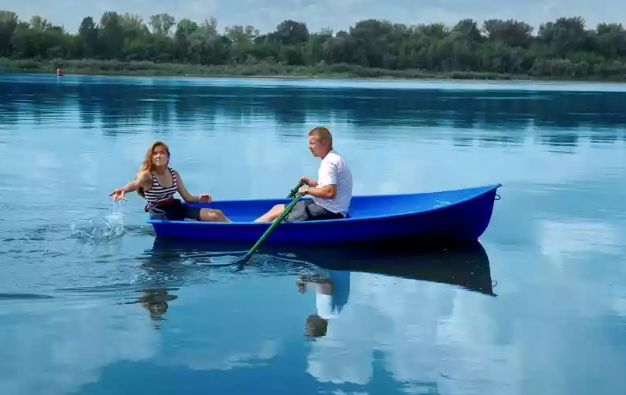 Стеклопластиковая лодка Дельфин в Анапе