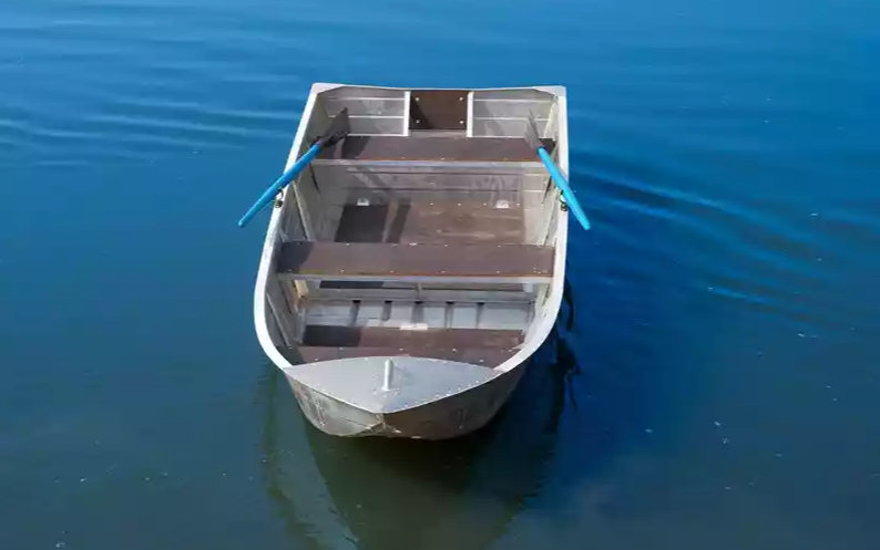 Алюминиевая лодка Вятка-Профи 37 в Анапе