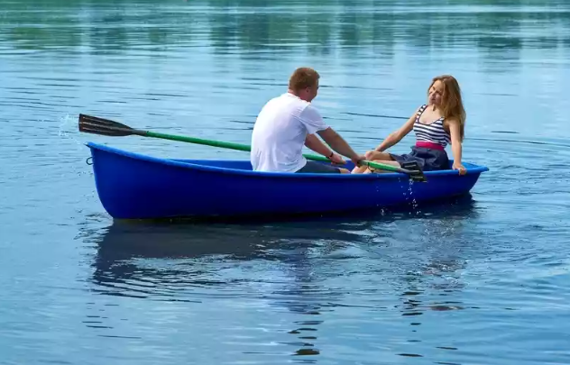 Стеклопластиковая лодка Дельфин в Анапе