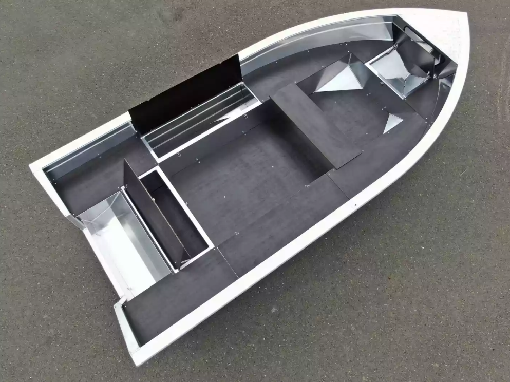 Алюминиевая лодка  Неман-420 в Анапе