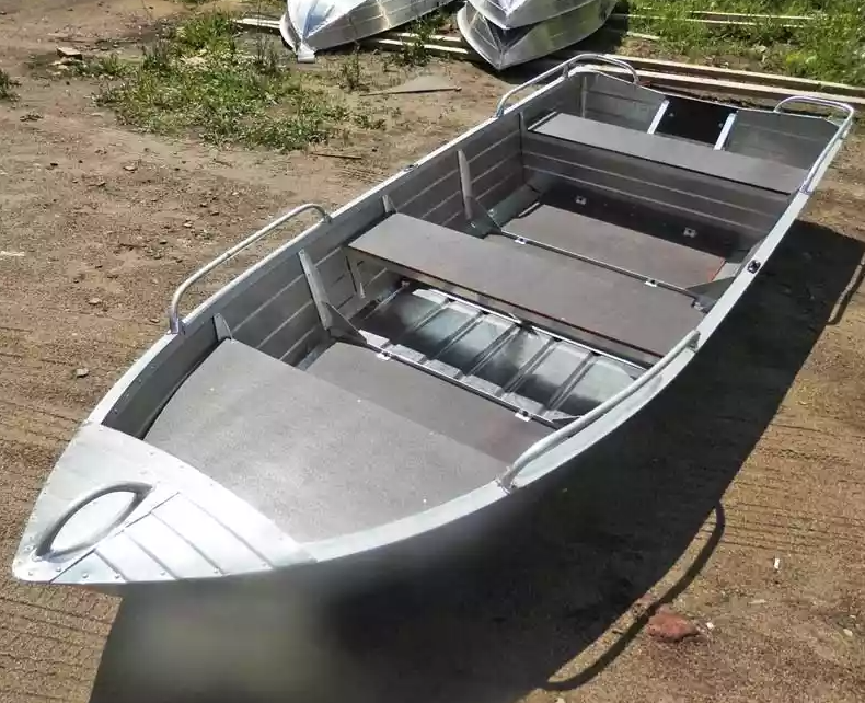 Алюминиевая лодка Вятка-Профи 37 в Анапе
