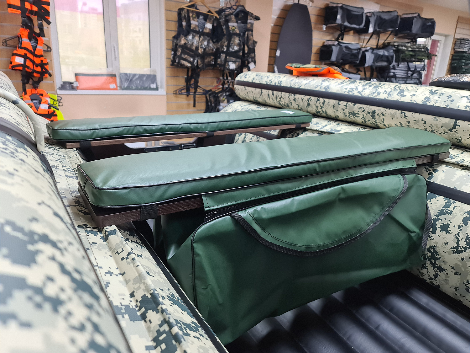 КОМПЛЕКТ МЯГКИХ НАКЛАДОК С СУМКОЙ ДЛЯ ЛОДОК 80Х20 ЗЕЛЕНЫЙ в Анапе